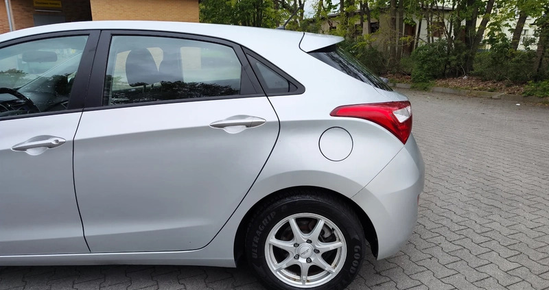 Hyundai I30 cena 31900 przebieg: 180000, rok produkcji 2012 z Praszka małe 466